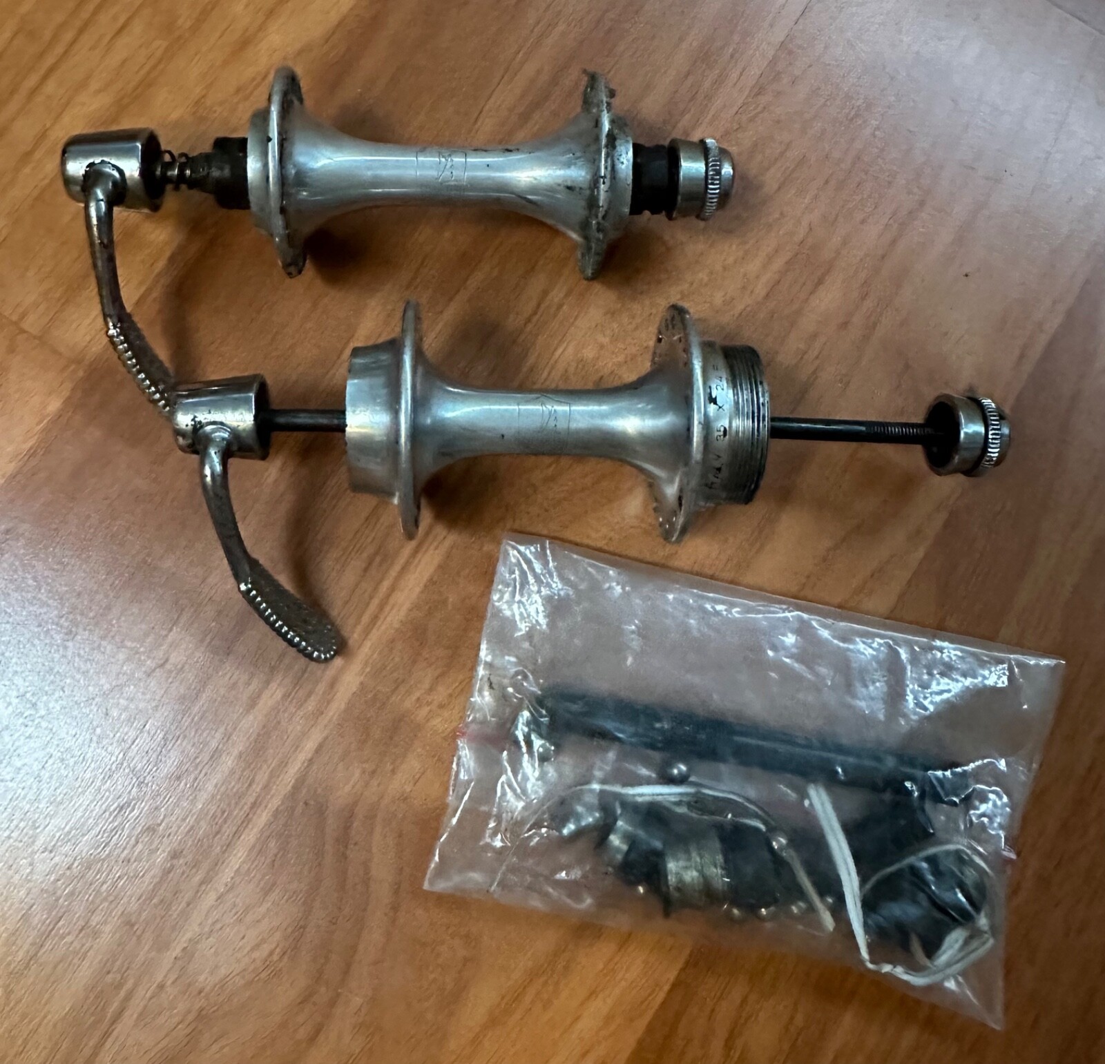 Axe De Roue Arrière Campagnolo Route Vintage - NOS En Acier (Neuf Ancien Stock)
