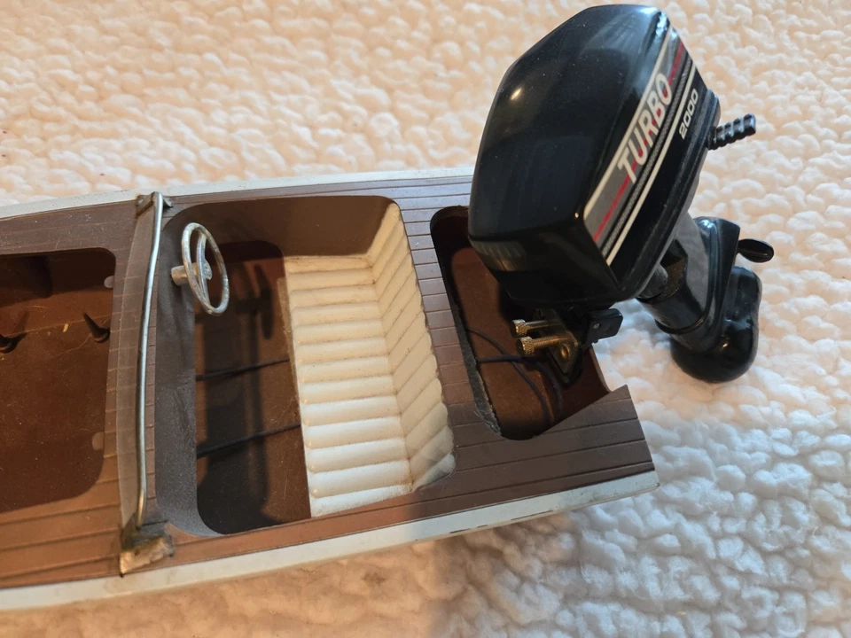 Toy Fleet Liner Boat con turbo dos mil motor falta pieza superior de colección Foto 3 de 4