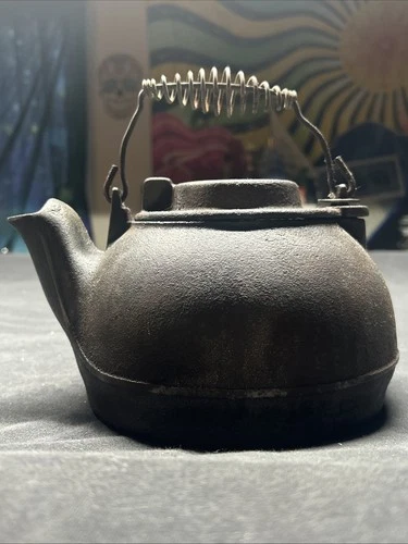 WAGNER WARE Sidney Ohio USA Heavy Cast Iron Tea Pot Kettle Wire Handle Vintage