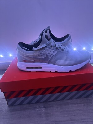 Nike Silver Air Max Zero lightly used with box no tag the bottom are a lil dirty