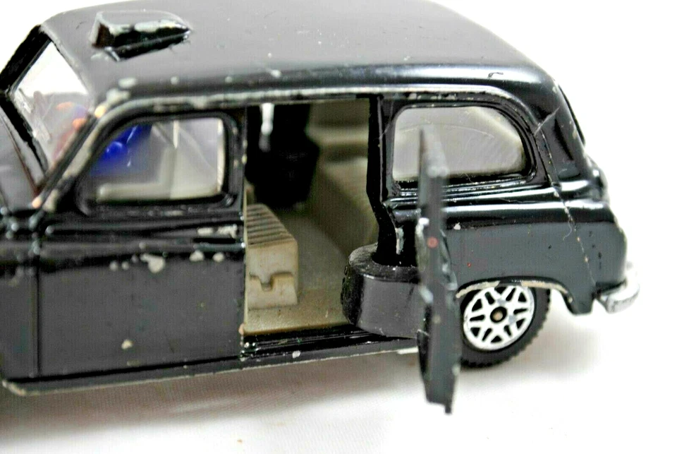 Dinky Toys 284 AUSTIN TAXI / LONDON BLACK CAB w/ Opening DOORS Made in England - Image 3 of 4