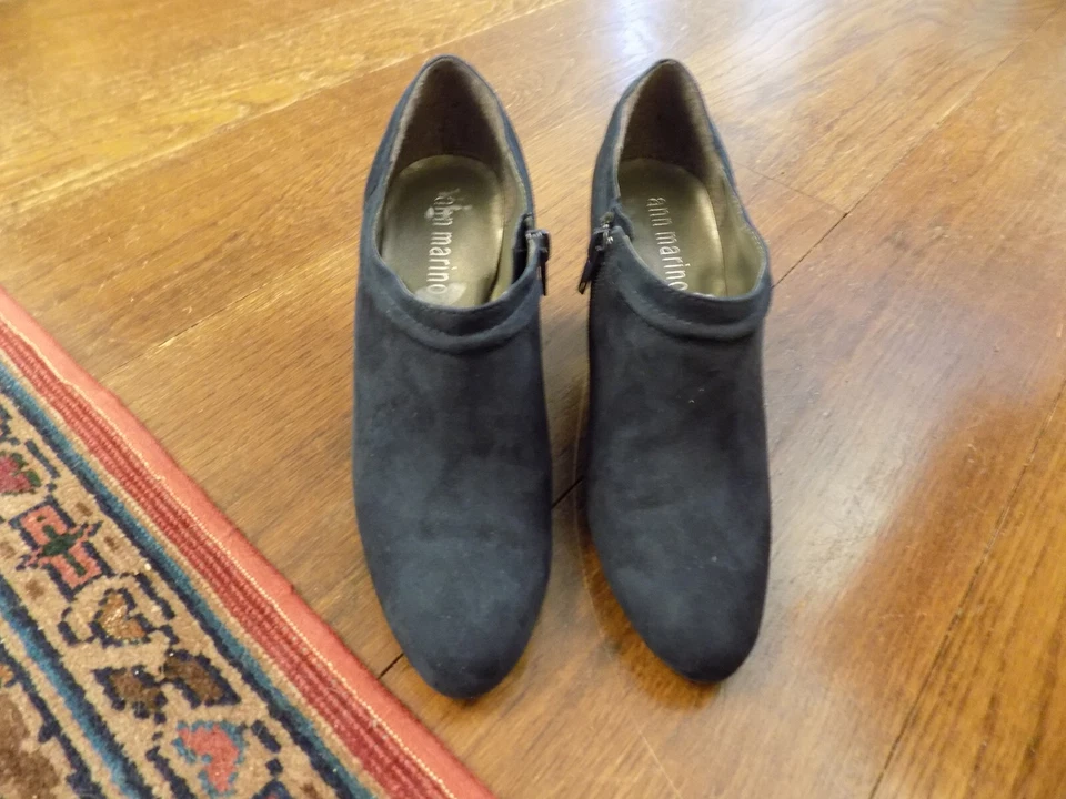 Ann Marino 3" Tacones Azul Marino Gamuza Botines Botas Usadas en Excelente Condición Talla 6 Elegante Limpio Foto 2 de 4