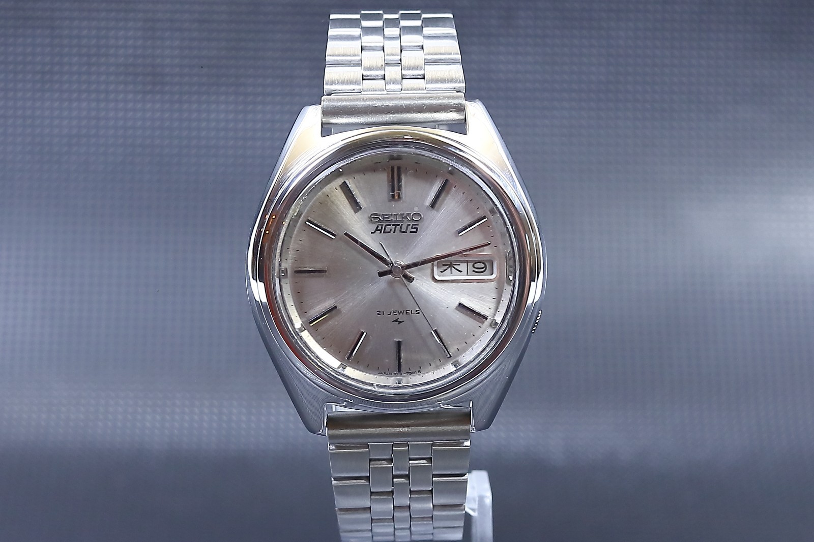 Seiko 5 Actus 7019-7060 Automatic 21J Day-Date Silver Dial Vintage Japan