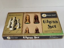 Vintage Gallant Knight Chess Set 3.5 in Florentine Weighted Felted Pieces w/Box