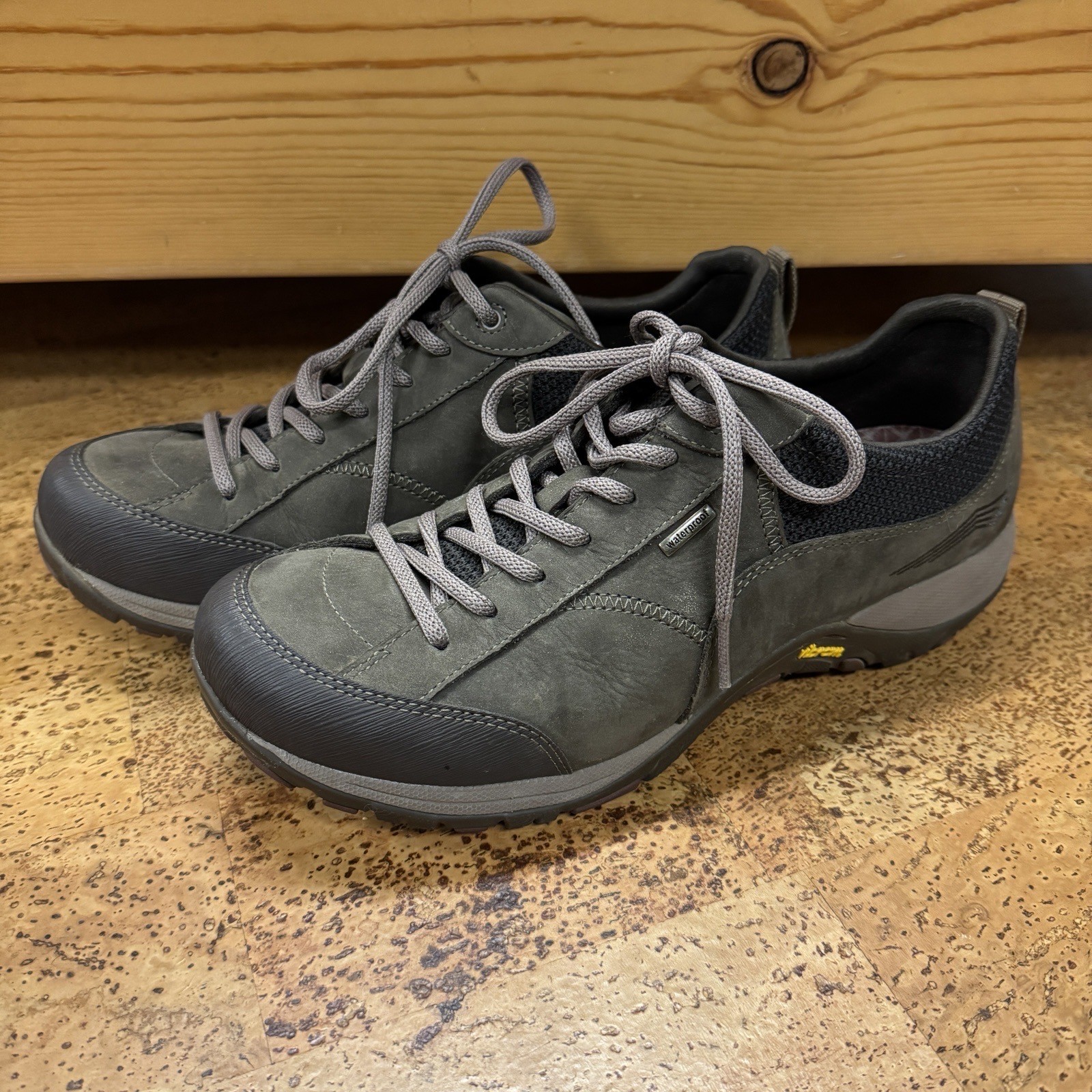 SAOLA Dansko Paisley scamosciato impermeabile escursionismo taglia EU 41. Suola donna US 9 5 Vibram