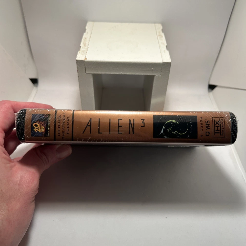 Alien 3 (VHS, 1997 Release THX Widescreen) NEW SEALED WATERMARKS! - Image 3 of 4