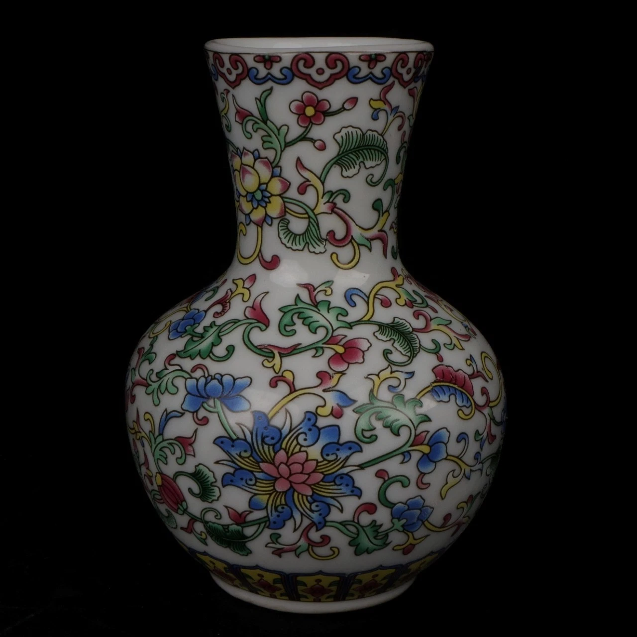 Chinese Old Porcelain White enamel flower vase with intertwined floral patterns