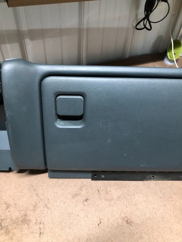 99-02 Silverado Knee Bolster Glovebox Dash Trim Panel Surround Panel Lower Dash - Foto 5 di 16