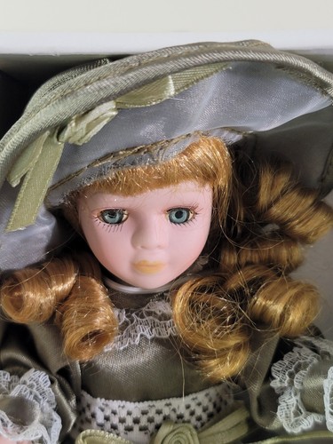 Muñeca niña de porcelana vintage VICTORIAN BEAUTY 8" coleccionable para atesorar para siempre - Imagen 2 de 6