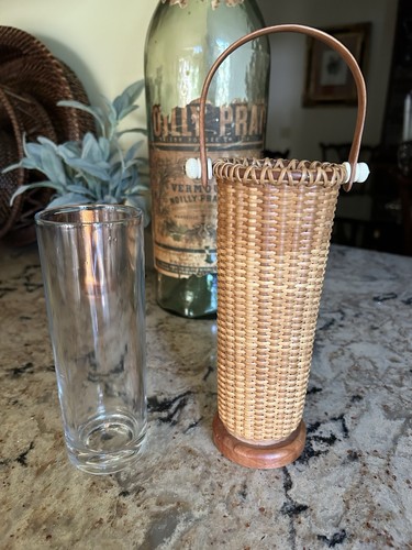 Nantucket Style Rattan/Wicker Basket Floral Carrier, and glass insert
