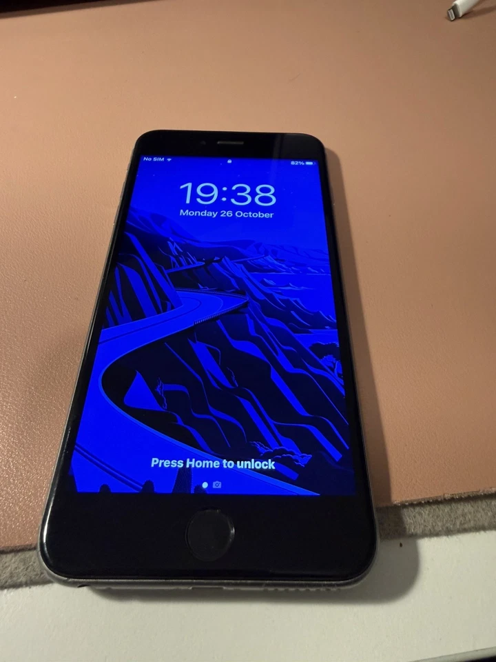 Apple iPhone 6s Plus 128GB, photo 1 of 5