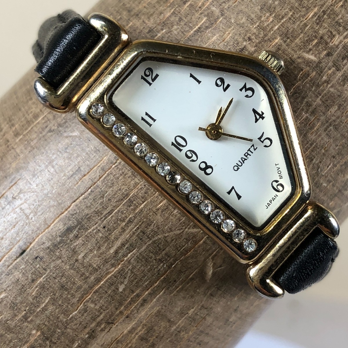 Vintage Collezio Women Half Moon Leather Asymmetrical Quartz 22mm