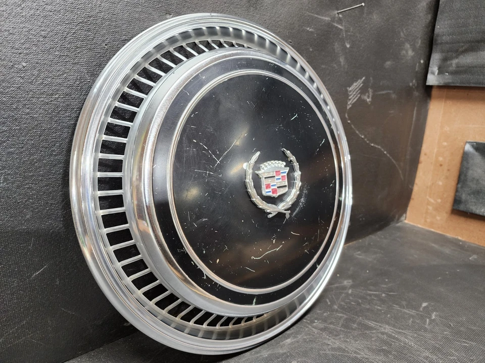 Cubierta de rueda Cadillac Eldorado 1974-1978 16" tapacubos negra llanta 75 GM Caddy OEM Foto 2 de 4