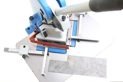 Manuelle Ausklinkmaschine Eck Stanzmaschine max Blechstärke bis 1,5mm HN3J W2260