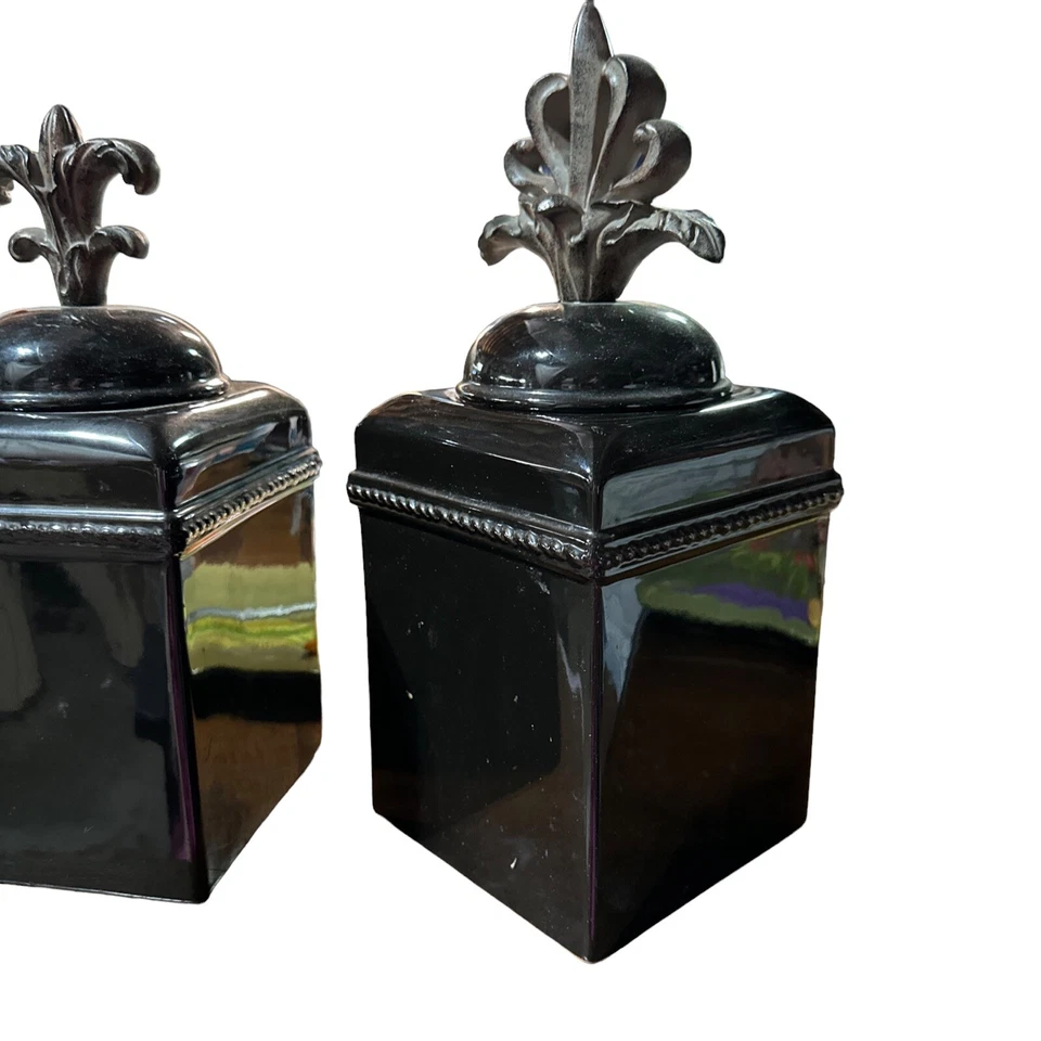 Conjunto de 2 latas estilo toscano roxo preto Fleur De Lis decoração de pergaminho 5,5 x 12 - Imagem 3 de 4