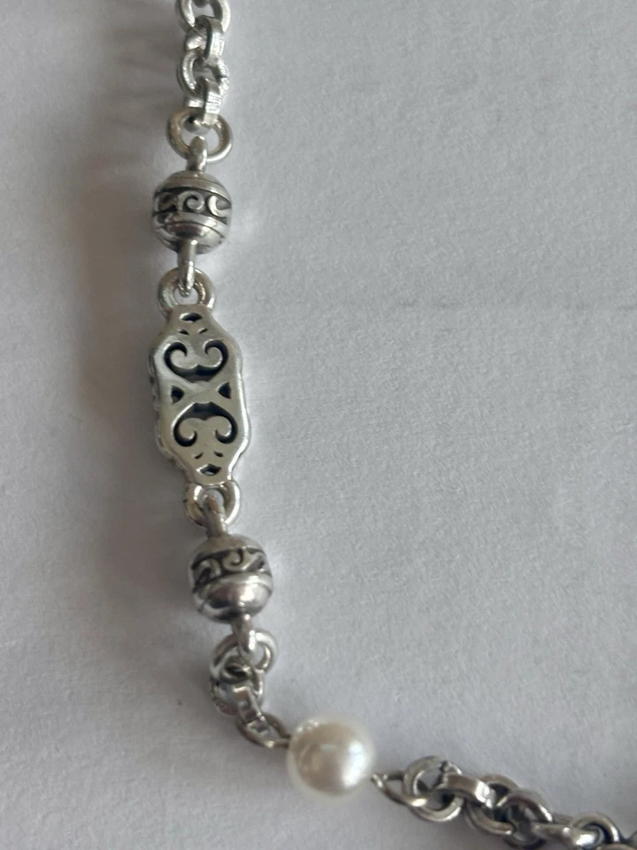 Collar colgante Brighton Geneva enchapado en plata con cuentas de perlas de imitación Foto 4 de 4