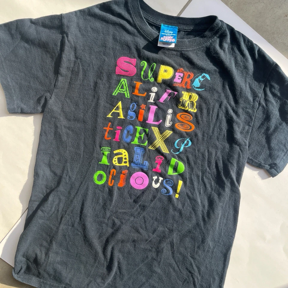 VINTAGE DISNEY MARY POPPINS MERCH BLACK T-SHIRT SIZE: S IN GREAT CONDITION - Image 3 of 4