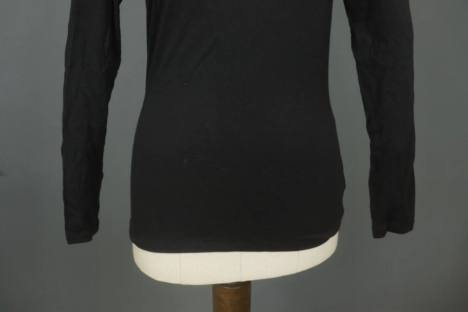 Blusa Pullover Manga Larga Cuello Redondo Lana Merino Negra Rompehielos Talla M Foto 3 de 4