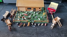 Alter Bauernhof Holz mit 5 Kutschen mit vielen Tiere 60er 70er Gebäude Konvolut