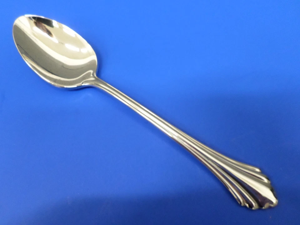 4 - Oneida Distinction Deluxe REMBRANDT Glossy Stainless Flatware 6" TEASPOONS - Image 4 of 4