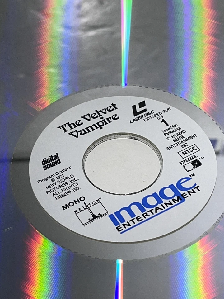 The Velvet Vampire - Laserdisc (1984 Image, Extended Play) - Image 4 of 4