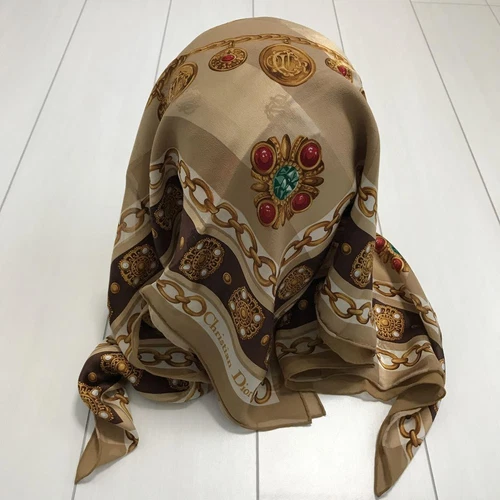Christian Dior écharpe vintage en soie beige années 80 unisexe grande taille 33,3 x 32,9 po
