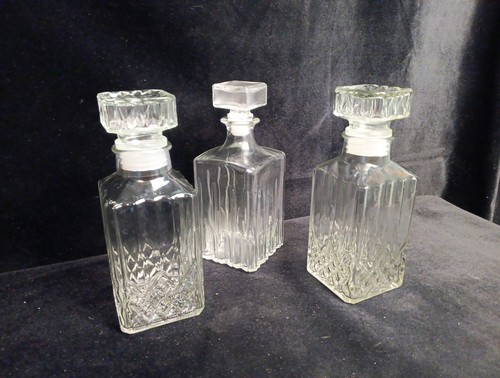 2 Square Heavy Crystal Glass 1 Glass Decanter 9"x3.5" Stoppers Great Condition - Picture 2 of 8