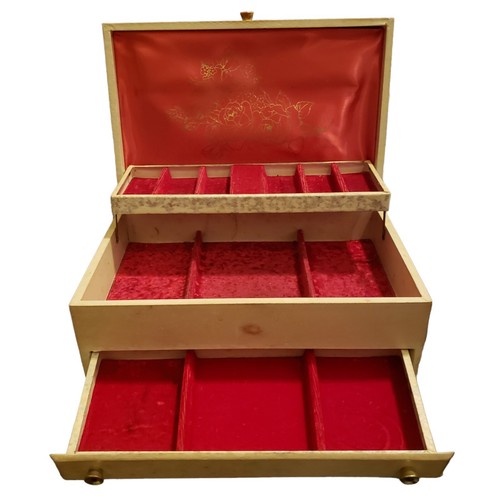 ¿Farrington vintage años 50? Caja de joyas en niveles forrada de terciopelo rojo de mediados de siglo 5x12 - Imagen 2 de 7