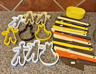 NEW 26 Pieces Assorted Lot Vintage Cake/Cookie Decorator Tools