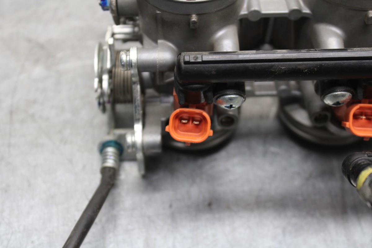 13-18 KAWASAKI NINJA ZX6R MAIN FUEL INJECTORS / THROTTLE BODIES