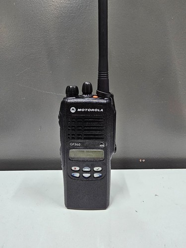 Motorola GP360 VHF 136-174 Mhz with charger - Zdjęcie 3 z 3