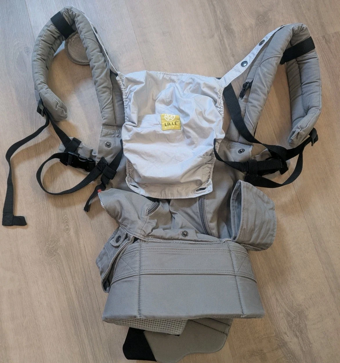 LÍLLÉbaby Complete Airflow 6-in-1 Baby Carrier Grey 3D Mesh Breathable w/ Hood