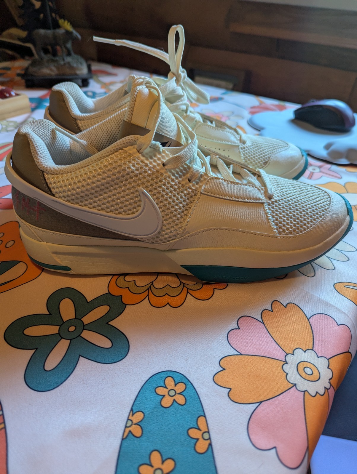 SAOLA Scarpe da corsa Nike uomo JA 1 DR8785 102 bianche sneakers taglia 8 indossate una volta con scatola