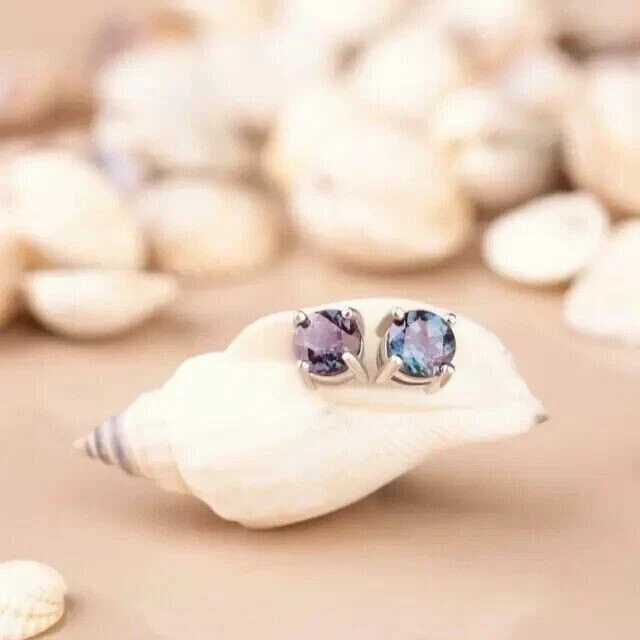 Brincos de solitário de alexandrita corte redondo 4 quilates folheados a ouro rosa 14k - Imagem 3 de 4