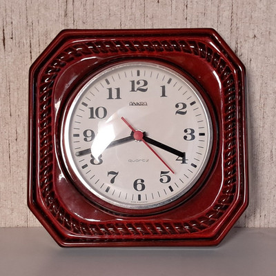 Ankra Quarz Wanduhr analog Keramik rot/beige vieleckig Retro 12-Stunden