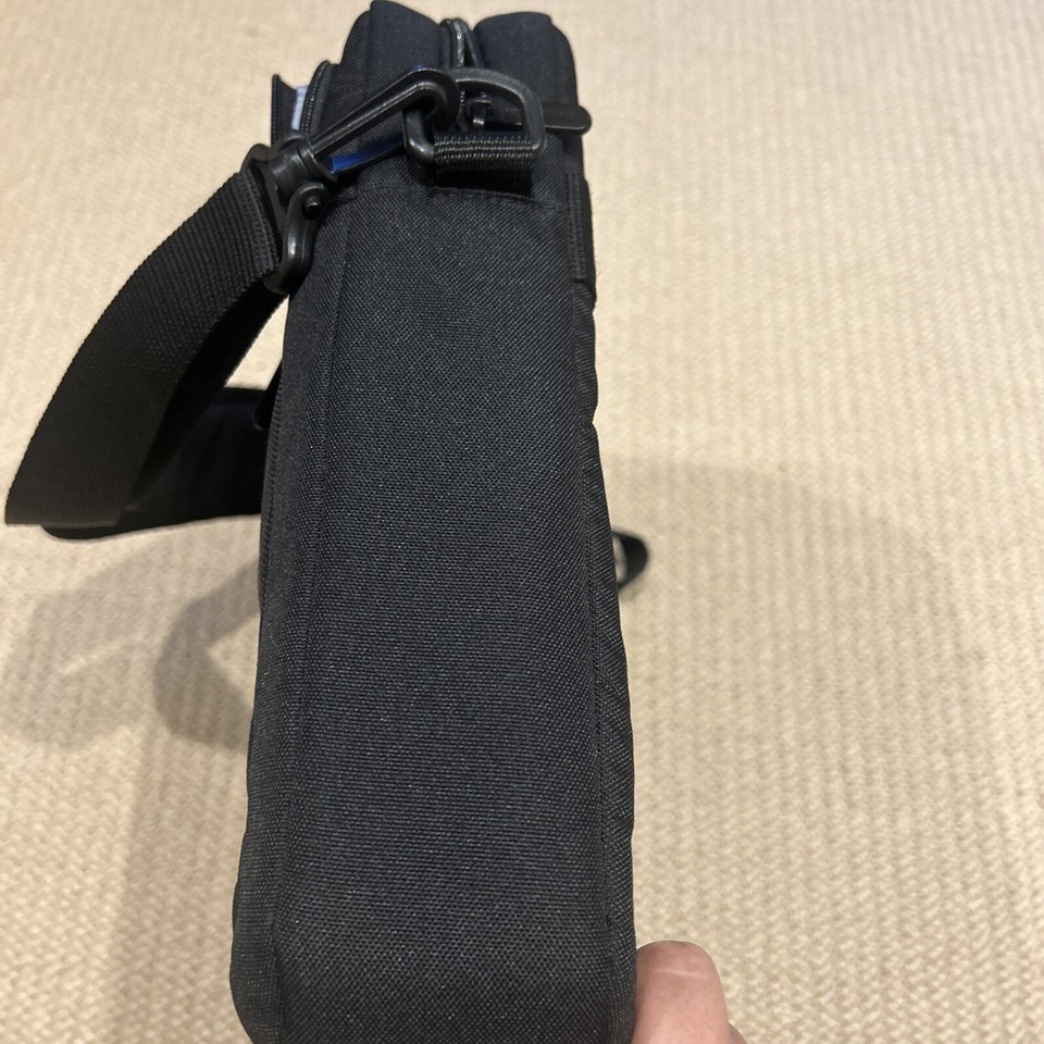 Amazon Basics Black Laptop Shoulder Bag Carrying case Laptop Size17.3in