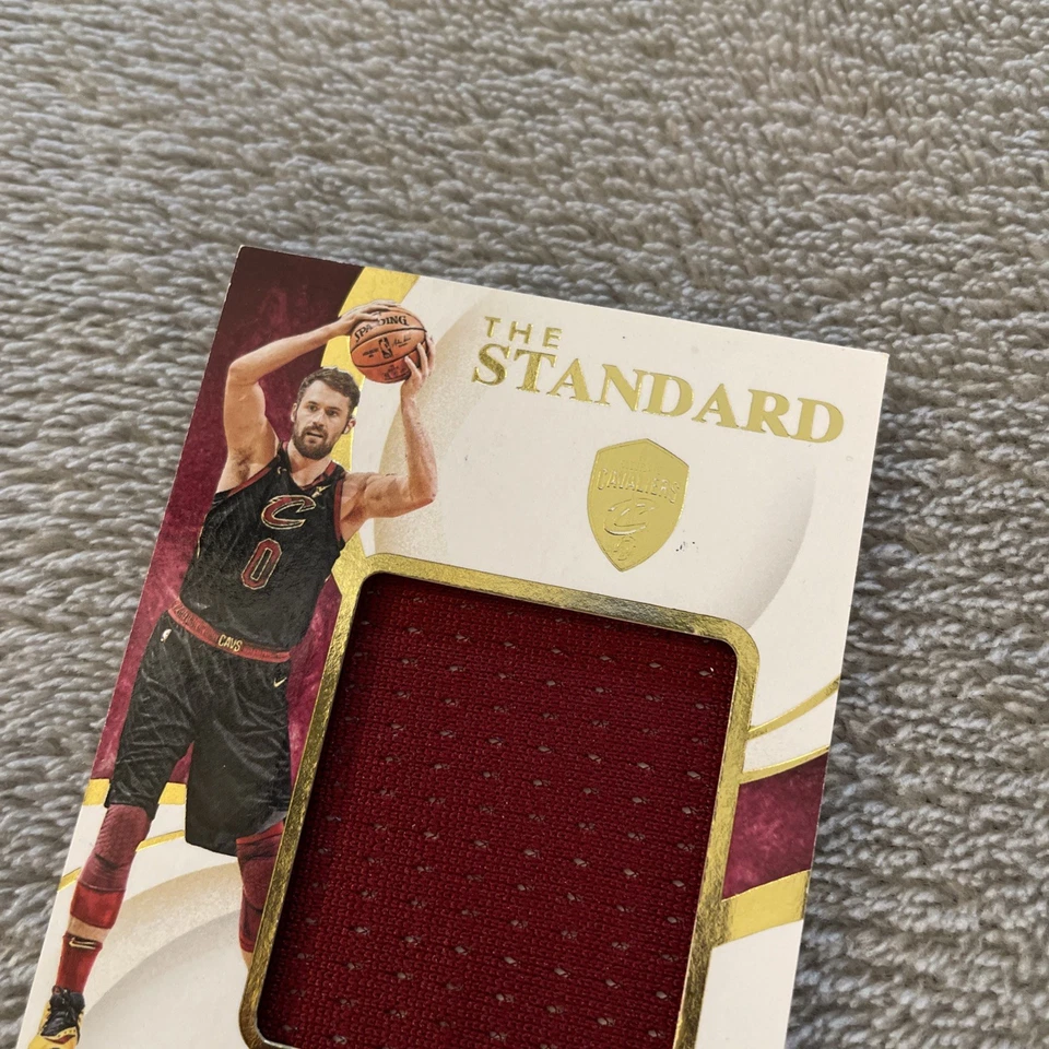 Parche usado para juegos 2019-20 Panini Immaculate The Standard #d/49 Kevin Love #ST-KLV Foto 2 de 4