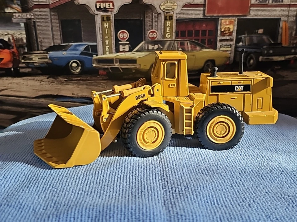 VINTAGE Ertl Cat 988B Wheel Loader 1/50 Scale BEAUTIFUL VERY NICE LOADER 👌  - Image 3 of 4