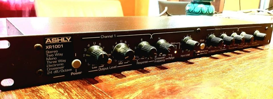 Ashly XR1001 –Professioneller Elektronischer Crossover 2Wege Stereo 3Wege Mono