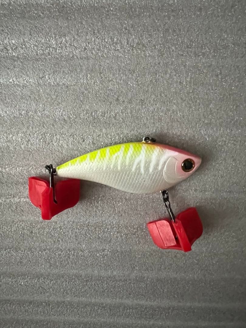 Evergreen Buzzbait Lure Silent Tackle Fish Shape White Yellow 2 Caps - Image 2
