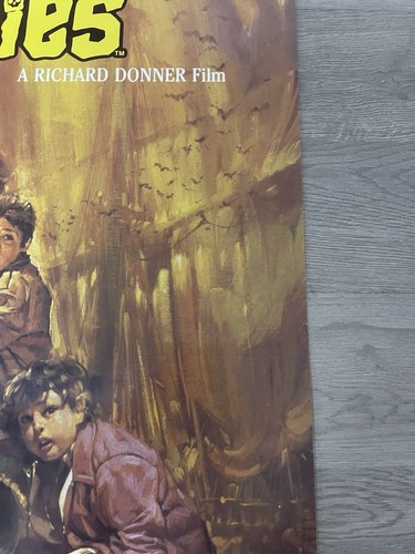 The Goonies Original Movie Poster VHS Home Video Release 20 x 34 CV - Imagen 3 de 21