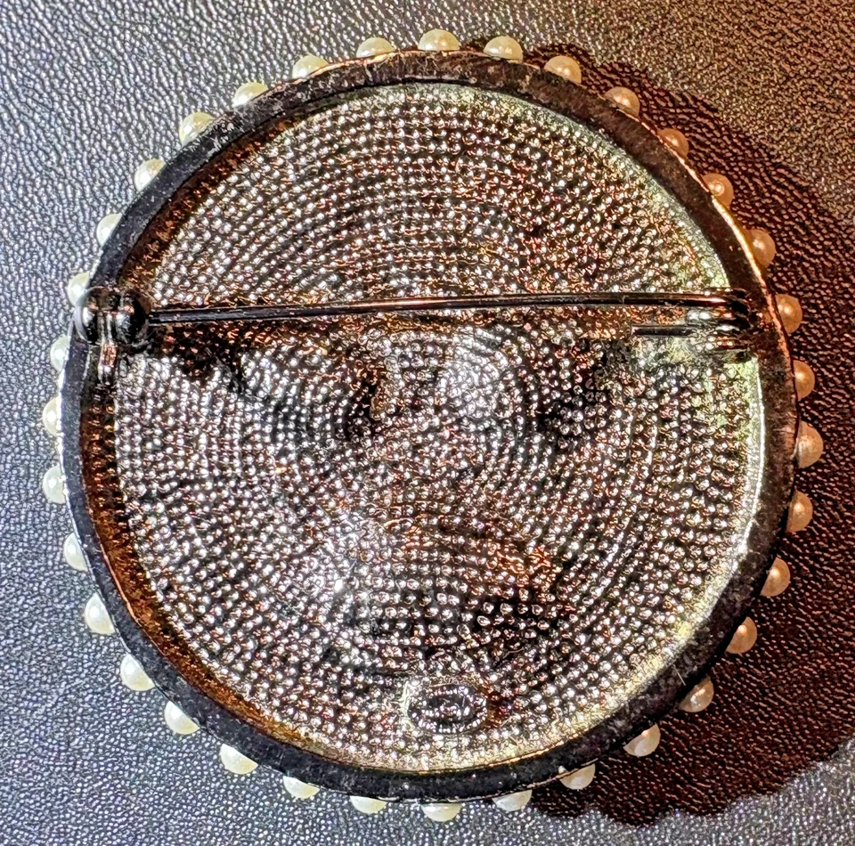 Auténtico broche broche emoji CHANEL resina brillante cristal perla Foto 3 de 4