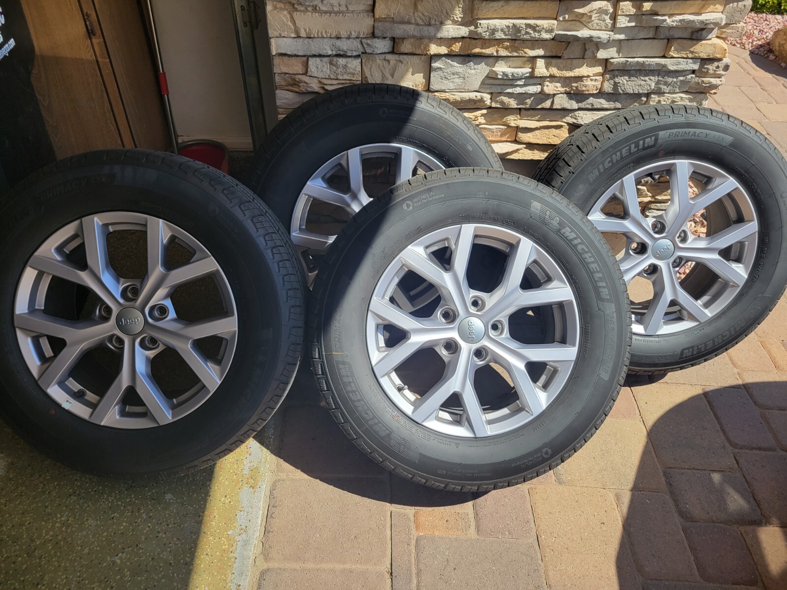 202122 Jeep Grand Cherokee OEM MOPAR4755433aa Rims & Tires 265/60R18