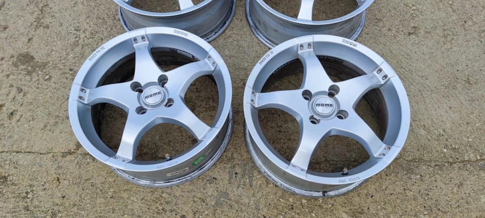 Cerchi in lega MOMO DESING SILVER VINTAGE ACCESSORI RACING AUTO RADUNI CERCHIONI - Immagine 2 di 4