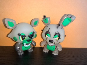 five nights at freddy's glow in the dark plushies