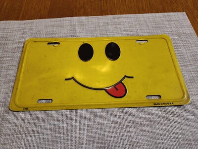 SMILEY EMOJI HAPPY FACE EMOTICON METAL NOVELTY CAR LICENSE PLATE AUTO TAG B38