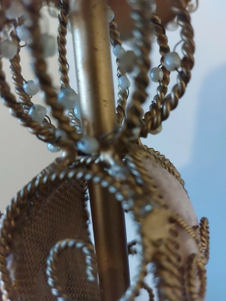 Lámpara de mesa vintage victoriana hecha a mano bordada cuentas de metal rosa pálido Foto 2 de 4