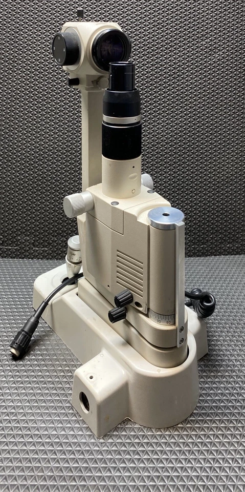 Lâmpada de fenda Reichert corpo Xcel 200 com alça seletora de ampliação. - Imagem 4 de 4