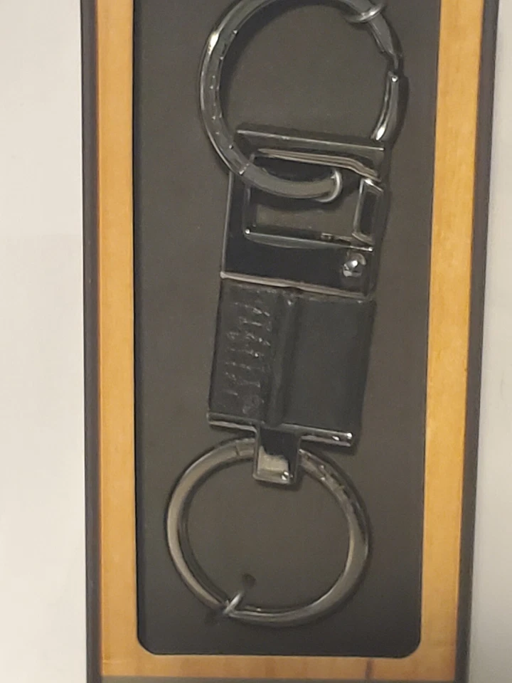 Clip de bolso llavero de cuero fósil con herrajes de metal estaño plateado Foto 4 de 4