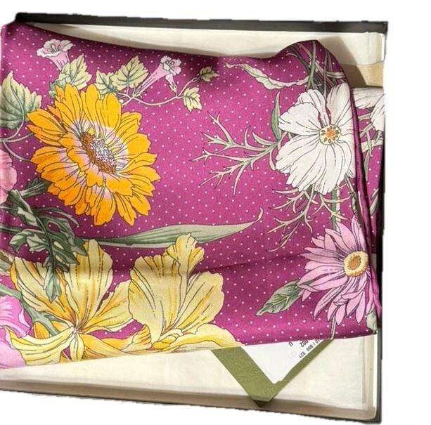 Foulard carré Gucci Piano Garden Floral 100% soie 90 CM neuf avec étiquettes dans sa boite
